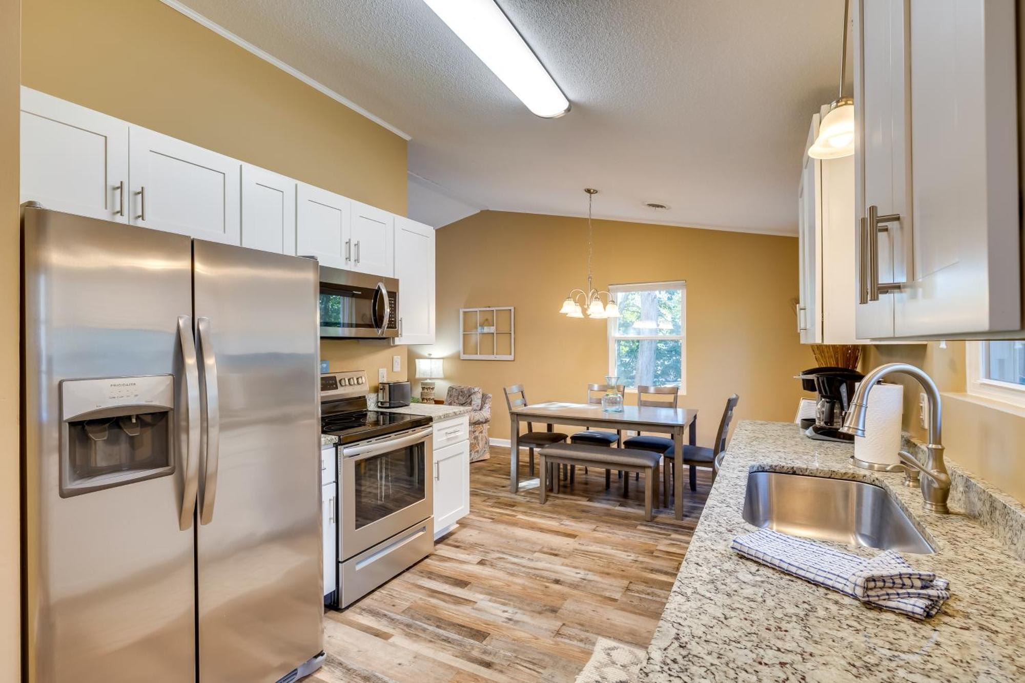 Lovely Emerald Isle Home, Walk To Beach! Exterior foto